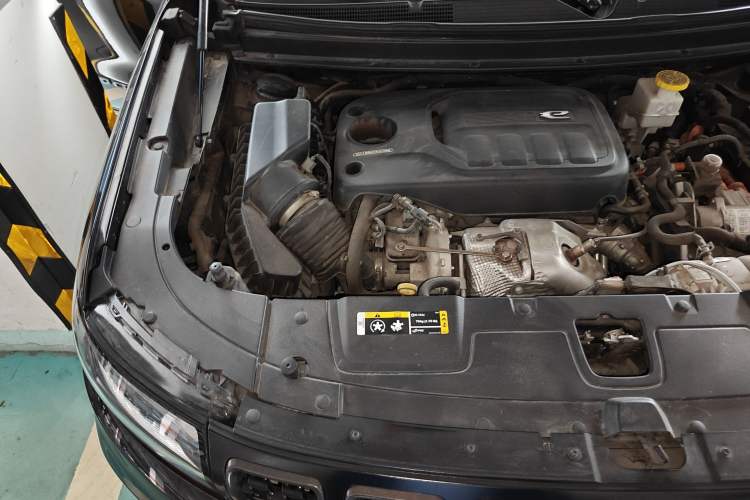 Used Jeep Grand Commander PHEV 2022 2.0T Plug-in Hybrid Version Engine Bay Right