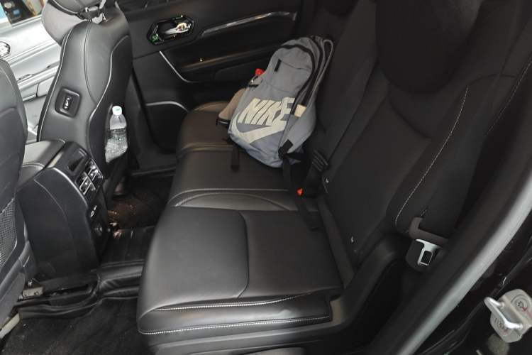 Used Jeep Grand Commander PHEV 2022 2.0T Plug-in Hybrid Version Left Rear Seat