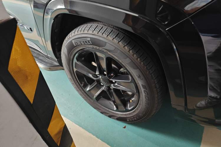 Used Jeep Grand Commander PHEV 2022 2.0T Plug-in Hybrid Version Right Front Wheel Hub
