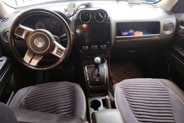 Used Jeep Patriot 2011 2.4 Sport Edition Center Console