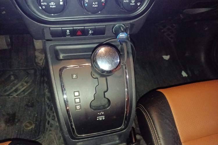 Used Jeep Patriot 2011 2.4 Classic Edition Gear Lever
