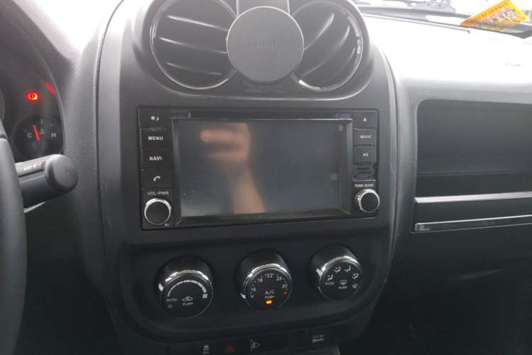 Used Jeep Patriot 2011 2.4 Classic Upgrade Edition Audio And AC Panel