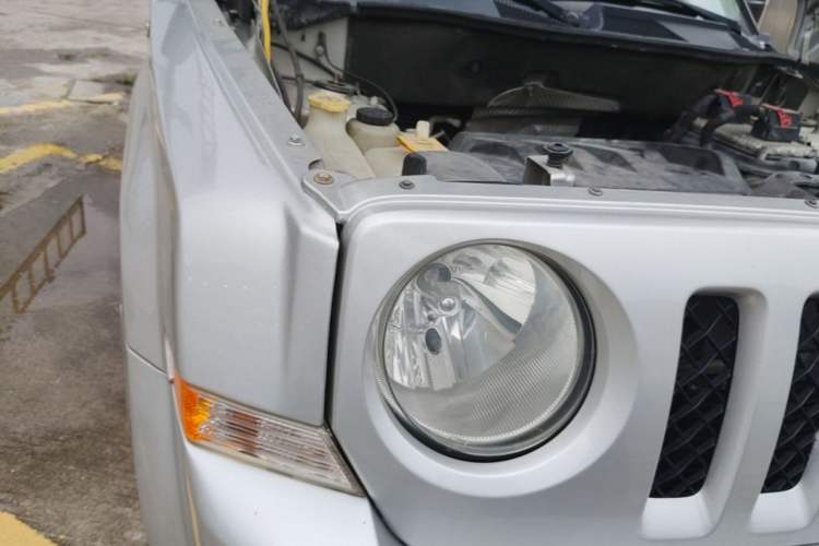 Used Jeep Patriot 2011 2.4 Classic Upgrade Edition Right Front Headlight