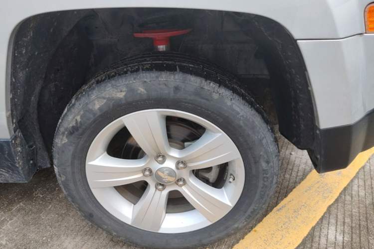 Used Jeep Patriot 2011 2.4 Classic Upgrade Edition Right Front Wheel Hub