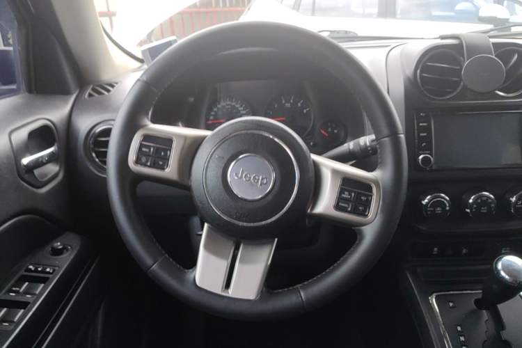 Used Jeep Patriot 2011 2.4 Classic Upgrade Edition Steering Wheel