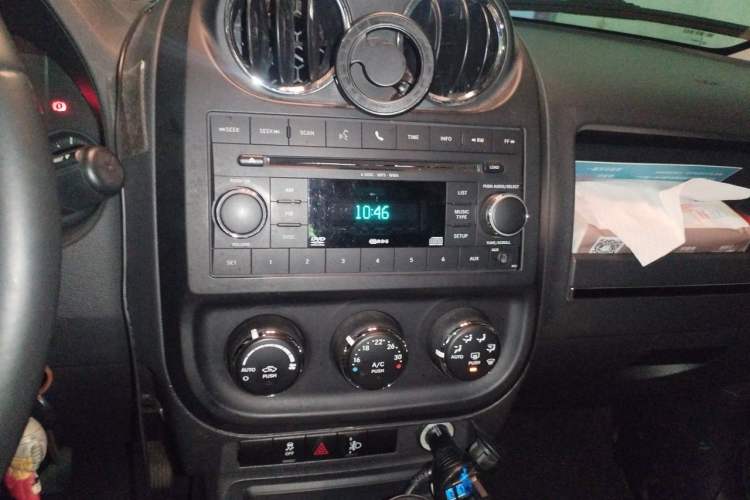 Used Jeep Patriot 2011 2.4 Sport Edition Audio And AC Panel