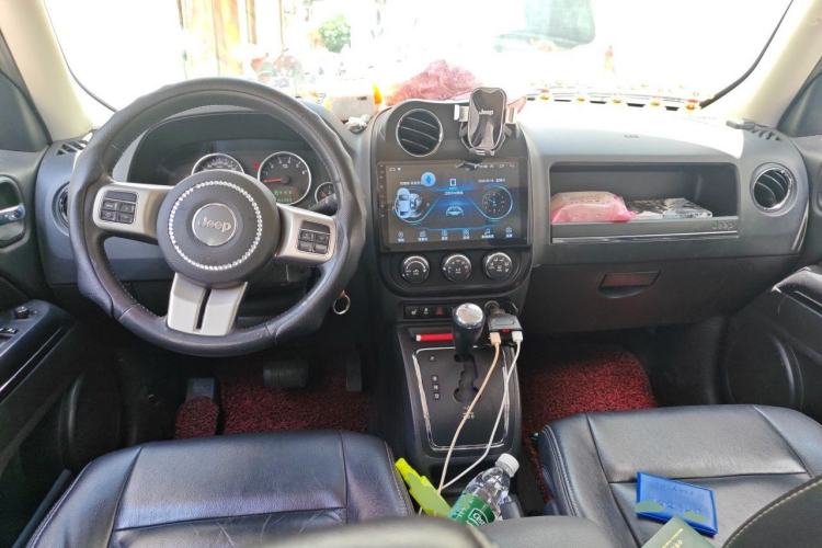 Used Jeep Patriot 2011 2.4 Luxury Edition Center Console