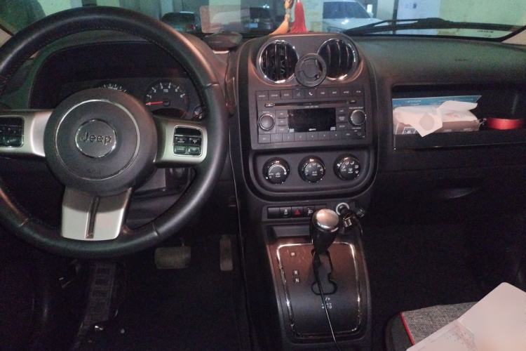Used Jeep Patriot 2011 2.4 Sport Edition Center Console