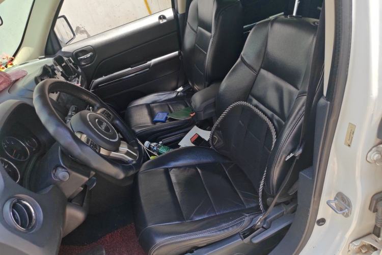 Used Jeep Patriot 2011 2.4 Luxury Edition Left Front Seat