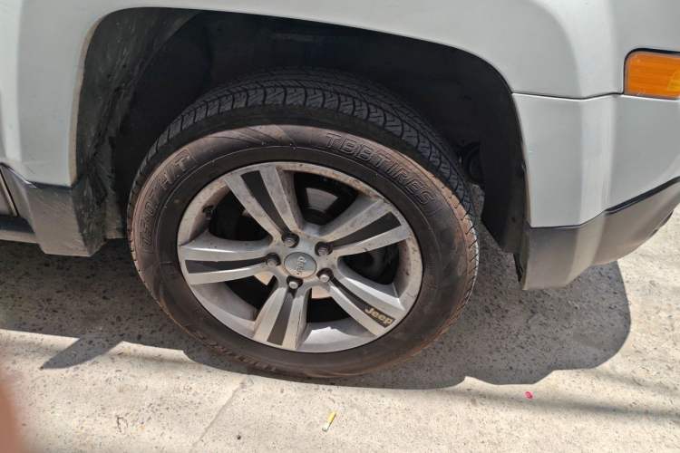 Used Jeep Patriot 2011 2.4 Luxury Edition Right Front Wheel Hub