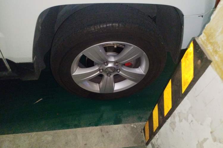 Used Jeep Patriot 2011 2.4 Sport Edition Right Front Wheel Hub