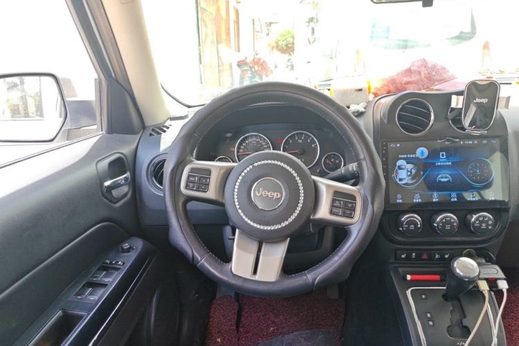 Used Jeep Patriot 2011 2.4 Luxury Edition Steering Wheel