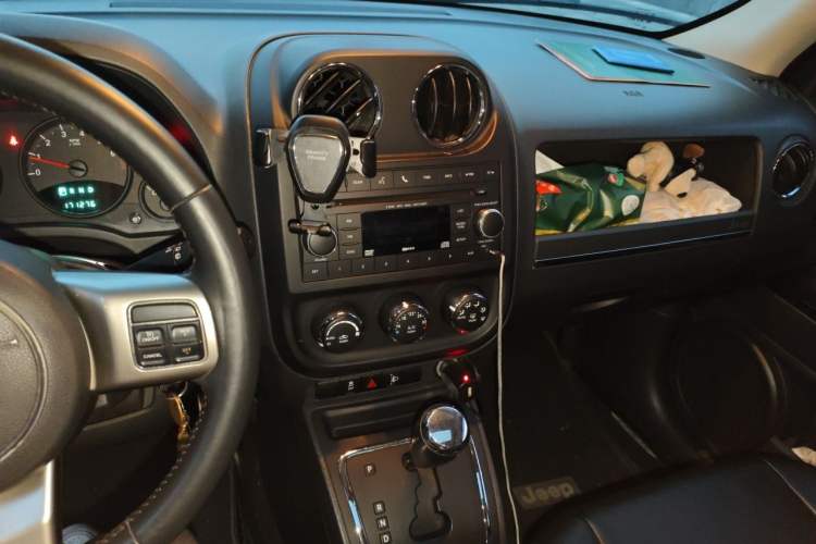 Used Jeep Patriot 2012 2.4 Sport Edition Audio And AC Panel