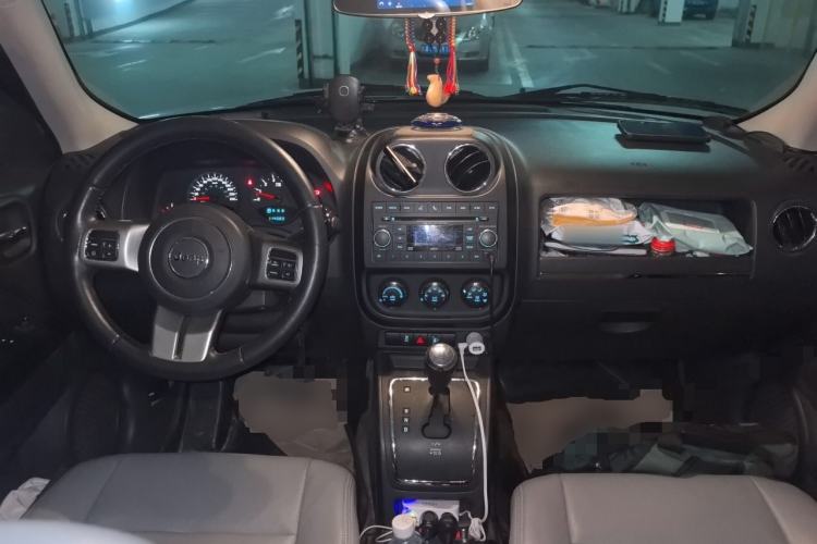 Used Jeep Patriot 2012 2.4 Luxury Edition Center Console