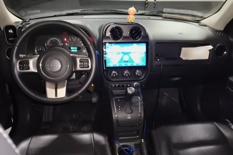 Used Jeep Patriot 2012 2.4 Luxury Edition Center Console