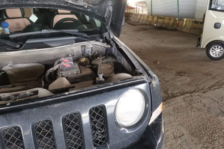 Used Jeep Patriot 2012 2.4 Luxury Edition Engine Bay Left