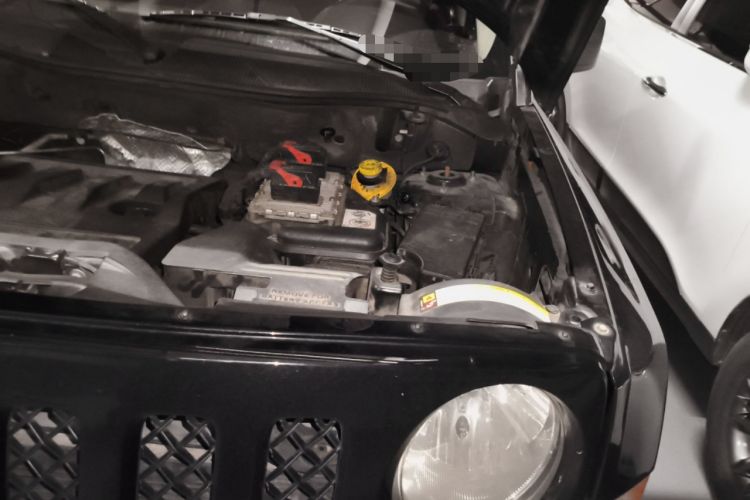Used Jeep Patriot 2012 2.4 Luxury Edition Engine Bay Left