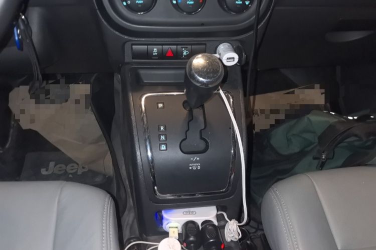 Used Jeep Patriot 2012 2.4 Luxury Edition Gear Lever