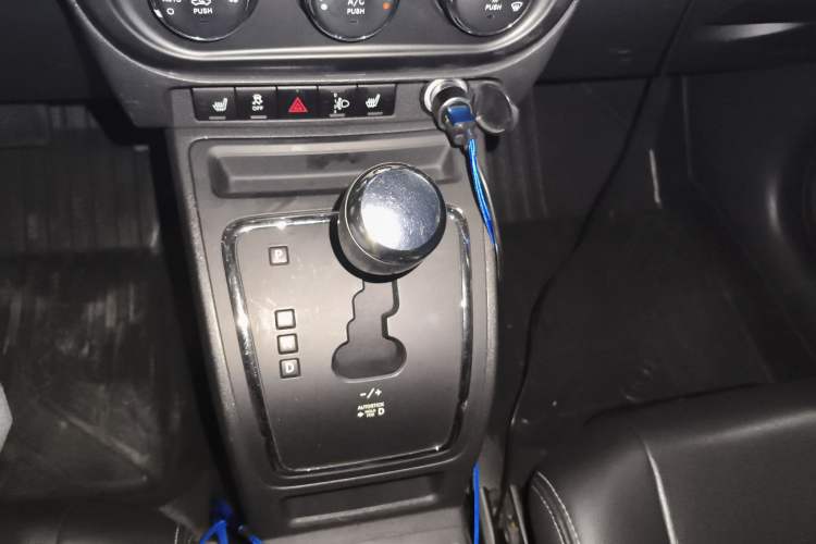 Used Jeep Patriot 2012 2.4 Luxury Edition Gear Lever