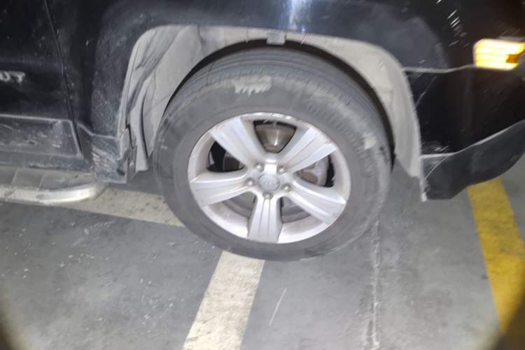 Used Jeep Patriot 2012 2.4 Luxury Edition Right Front Wheel Hub