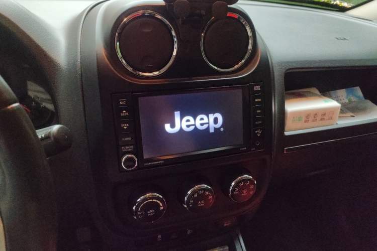 Used Jeep Patriot 2012 2.4 Sport Edition Audio And AC Panel