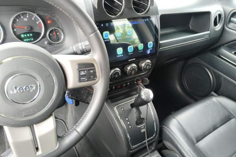 Used Jeep Patriot 2012 2.4 Luxury Edition Audio And AC Panel