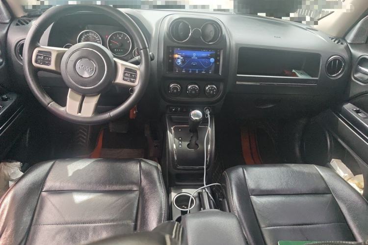 Used Jeep Patriot 2012 2.4 Luxury Edition Center Console