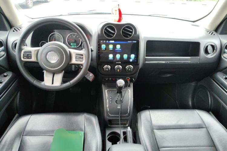 Used Jeep Patriot 2012 2.4 Luxury Edition Center Console