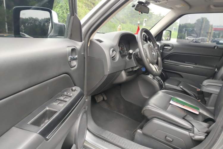 Used Jeep Patriot 2012 2.4 Luxury Edition Driver Seat
