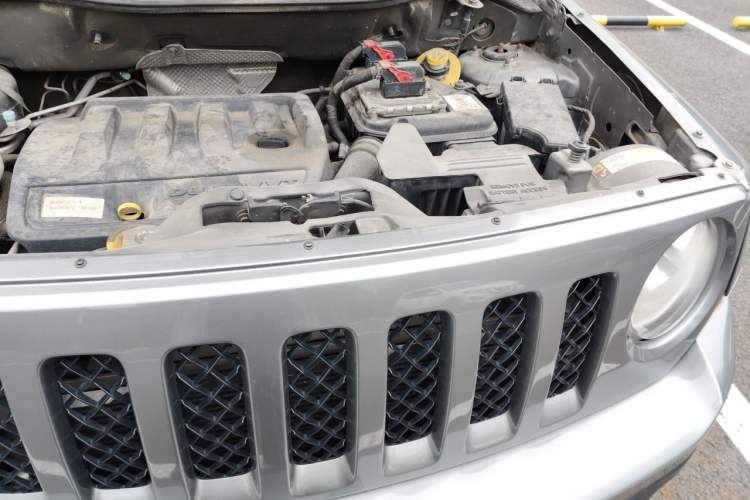 Used Jeep Patriot 2012 2.4 Luxury Edition Engine Bay Left