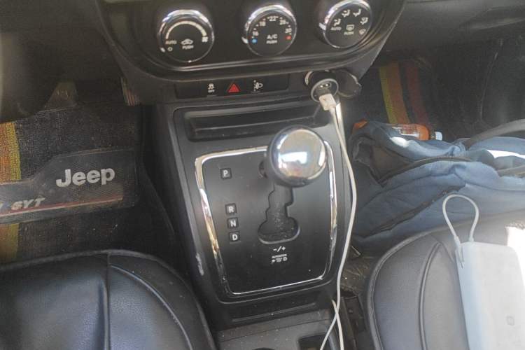 Used Jeep Patriot 2012 2.4 Sport Edition Gear Lever