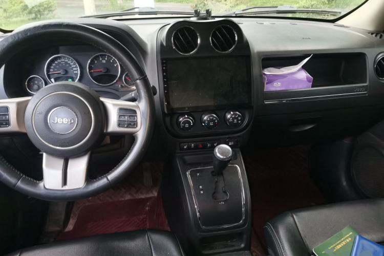 Used Jeep Patriot 2012 2.4 Luxury Edition Center Console