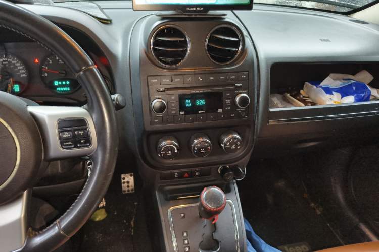 Used Jeep Patriot 2012 2.4 Sport Edition Audio And AC Panel