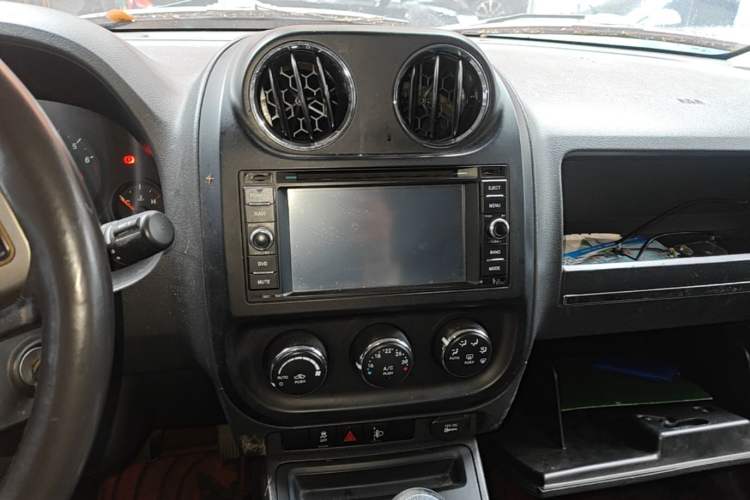 Used Jeep Patriot 2012 2.4 Sport Edition Audio And AC Panel
