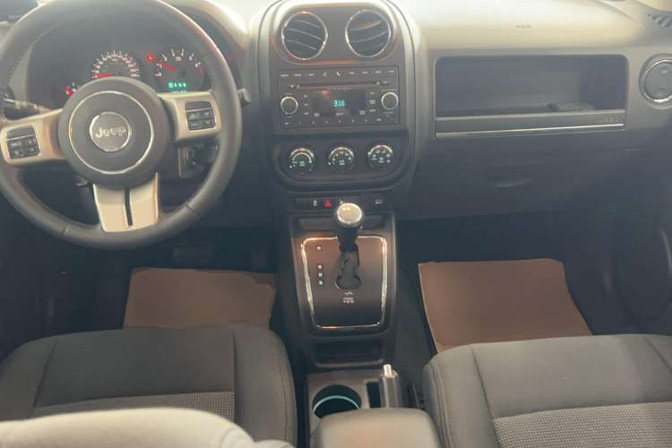 Used Jeep Patriot 2012 2.4 Sport Edition Center Console