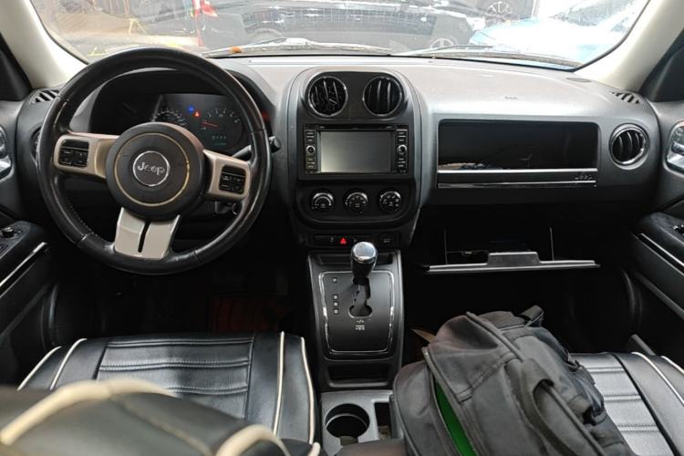 Used Jeep Patriot 2012 2.4 Sport Edition Center Console