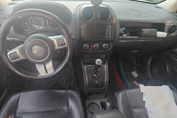 Used Jeep Patriot 2012 2.4 Luxury Edition Center Console