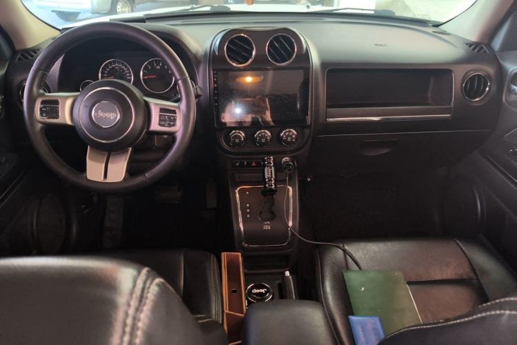 Used Jeep Patriot 2012 2.4 Luxury Edition Center Console