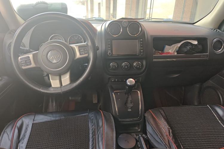 Used Jeep Patriot 2012 2.4 Luxury Edition Center Console