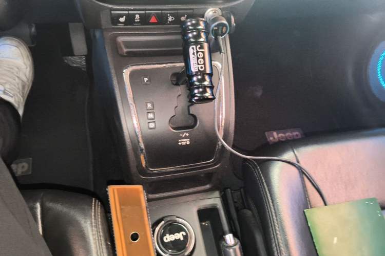 Used Jeep Patriot 2012 2.4 Luxury Edition Gear Lever