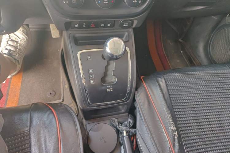 Used Jeep Patriot 2012 2.4 Luxury Edition Gear Lever