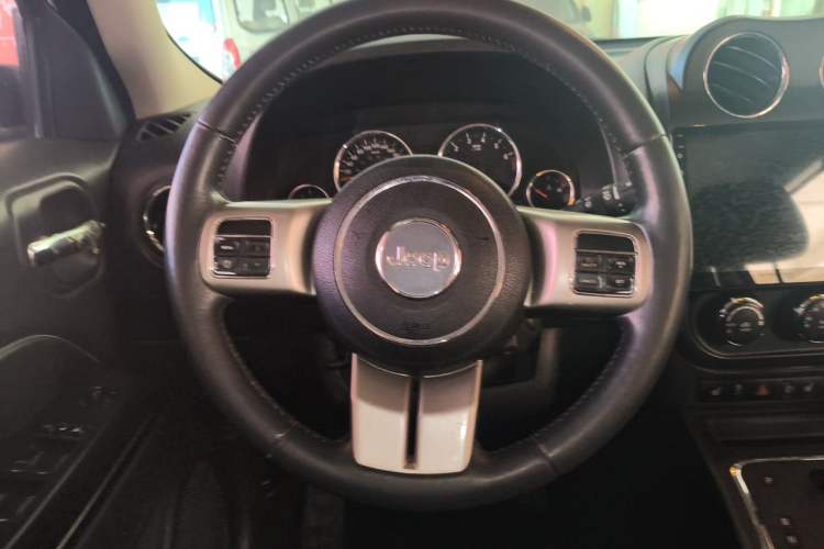 Used Jeep Patriot 2012 2.4 Luxury Edition Steering Wheel
