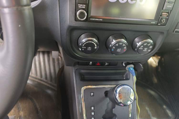 Used Jeep Patriot 2013 2.4 Luxury Navigation Edition Audio And AC Panel
