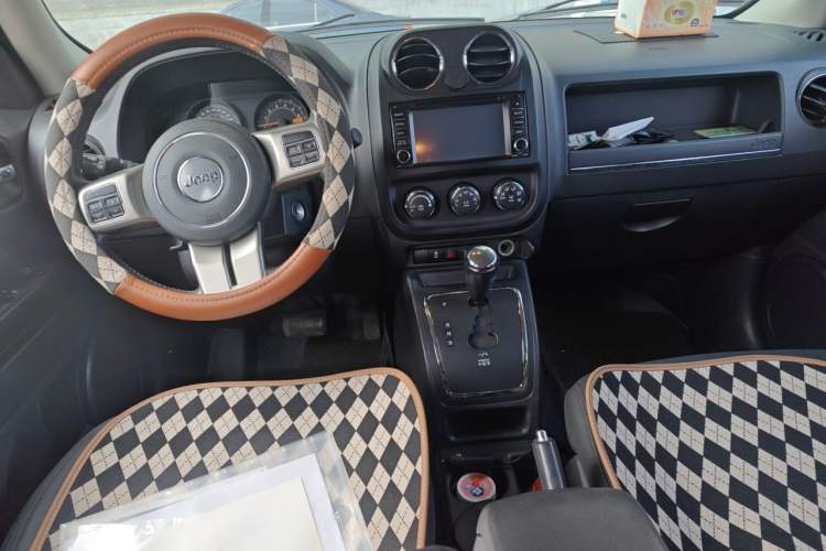 Used Jeep Patriot 2013 2.4 Sport Edition Center Console