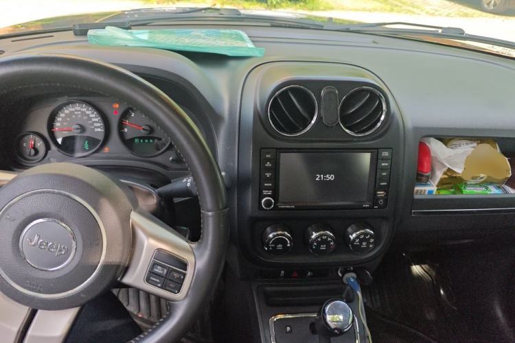 Used Jeep Patriot 2013 2.4 Luxury Navigation Edition Center Console