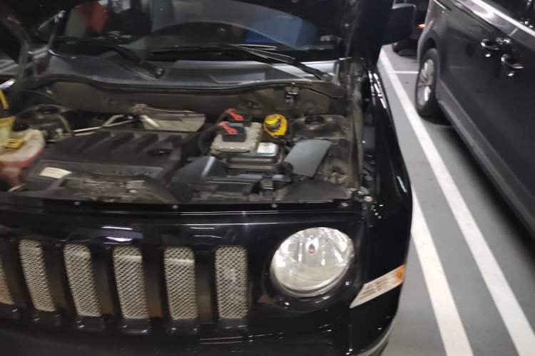Used Jeep Patriot 2013 2.4 Luxury Navigation Edition Engine Bay Left