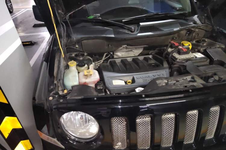 Used Jeep Patriot 2013 2.4 Luxury Navigation Edition Engine Bay Right