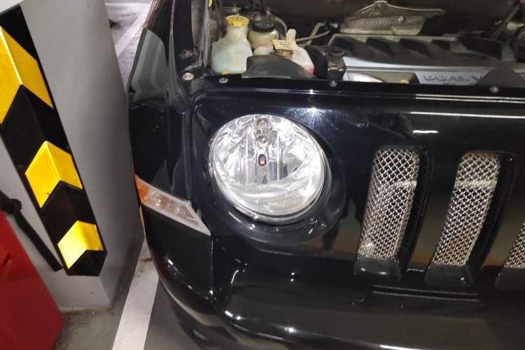 Used Jeep Patriot 2013 2.4 Luxury Navigation Edition Right Front Headlight