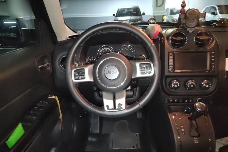 Used Jeep Patriot 2013 2.4 Luxury Navigation Edition Steering Wheel