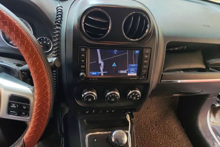 Used Jeep Patriot 2013 2.4 Luxury Navigation Edition Audio And AC Panel